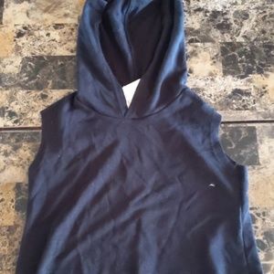 Black cropped sleeveless sweatshirt